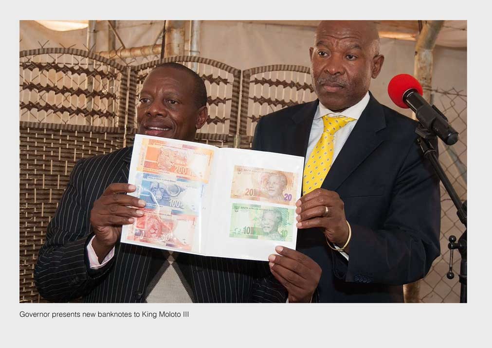 Governor presents new banknotes to King Moloto III