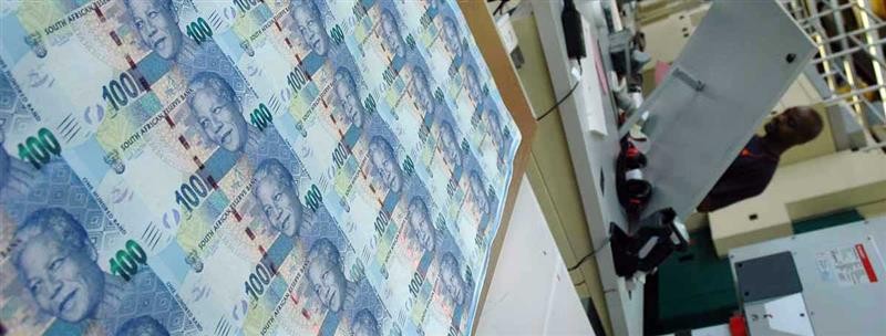 R100 banknotes sheets in production